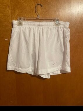 Nike Women’s White Athletic Shorts with Subtle Swoosh